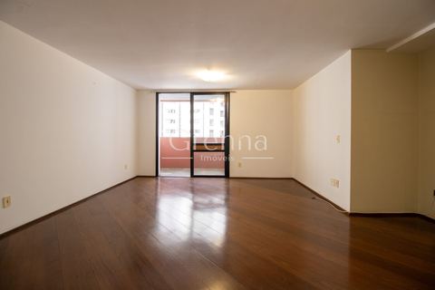 Apartamento à venda em Moema, 120 m²