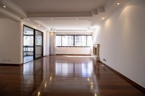 Apartamento à venda em Moema, 162 m²