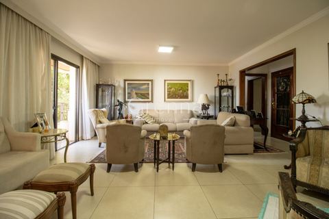 Apartamento à venda em Moema, 220 m²