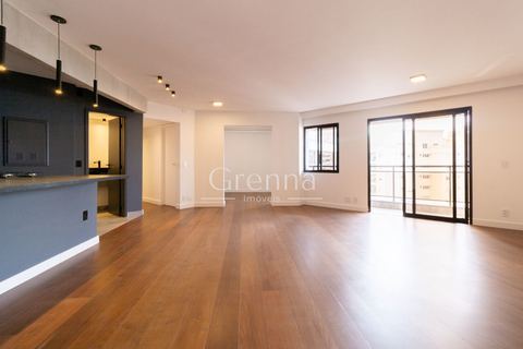 Apartamento à venda em Moema, 130 m²
