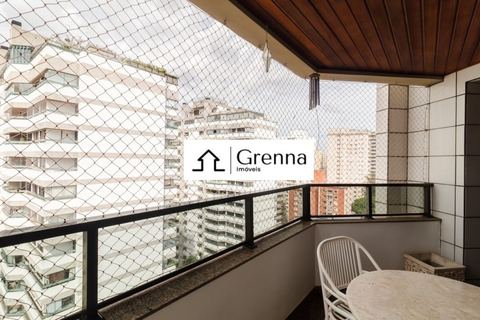 Apartamento à venda em Moema, 210 m²