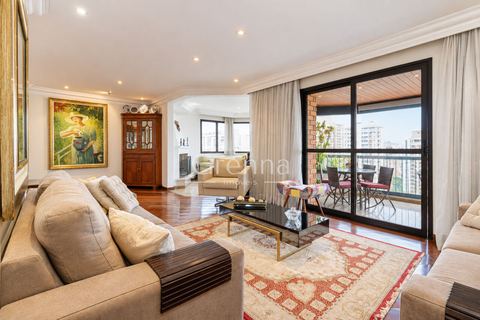 Apartamento à venda em Moema, 200 m²