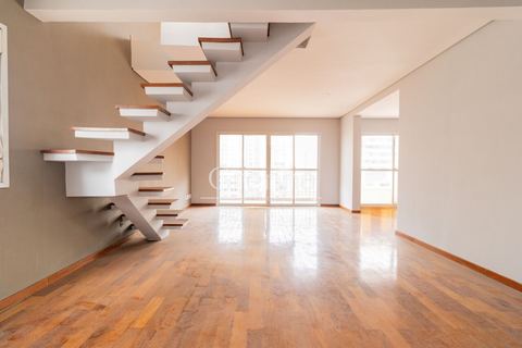 Cobertura à venda em Moema, 304 m²