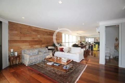 Apartamento à venda em Moema, 193 m²