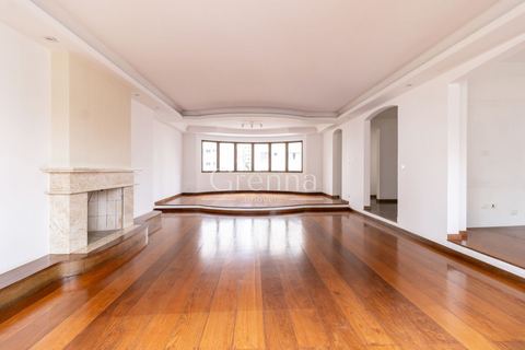 Apartamento à venda em Moema, 188 m²