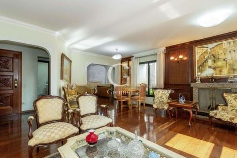 Apartamento à venda em Moema, 200 m²