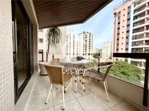 Apartamento à venda em Moema, 216 m²