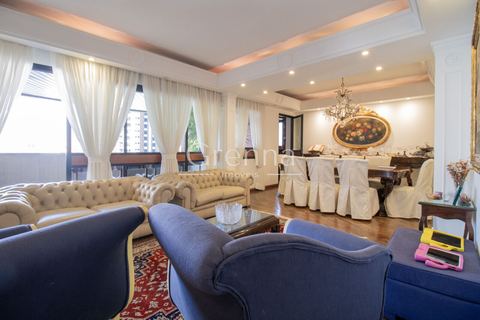 Apartamento à venda em Moema, 200 m²