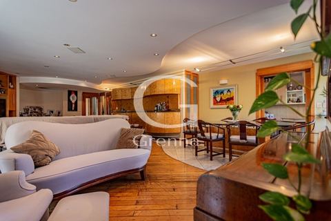 Apartamento à venda em Moema, 228 m²