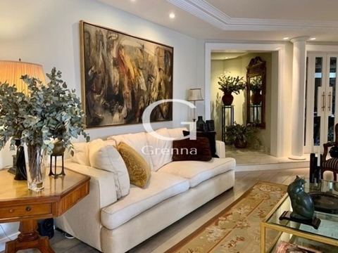 Apartamento à venda em Moema, 256 m²