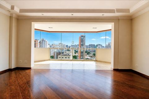Apartamento à venda em Moema, 145 m²