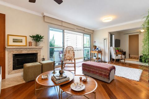 Apartamento à venda em Moema, 180 m²