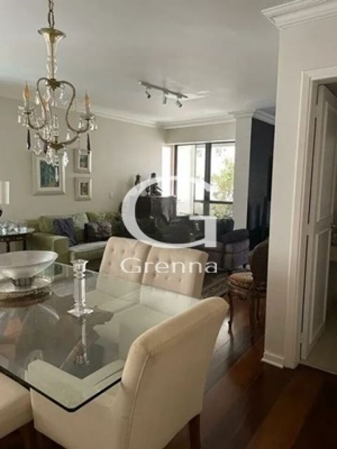 Apartamento à venda em Moema, 123 m²