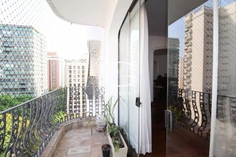 Apartamento à venda em Moema, 228 m²