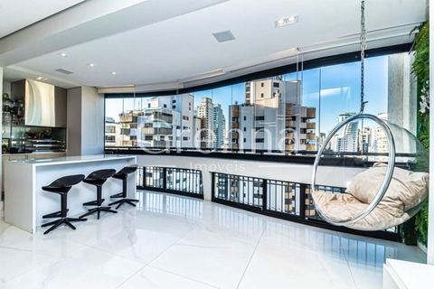 Apartamento à venda em Moema, 160 m²