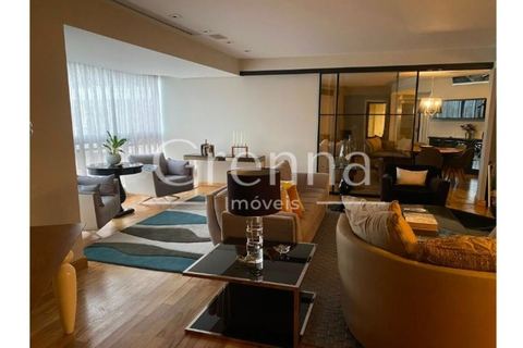 Apartamento à venda em Moema, 250 m²
