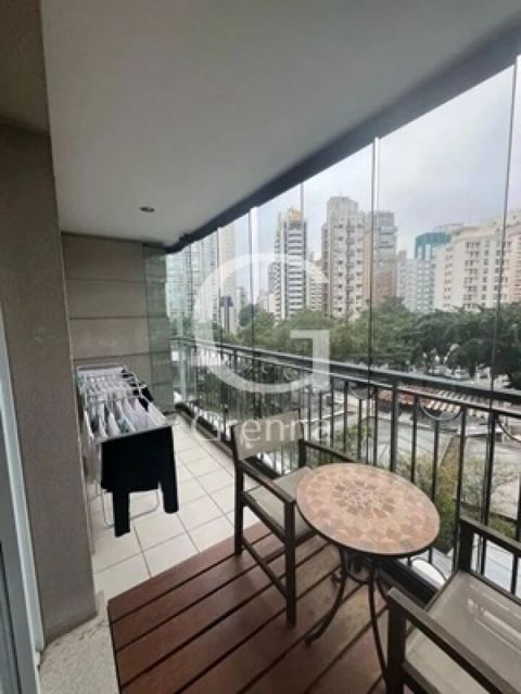 Apartamento à venda em Moema, 50 m²
