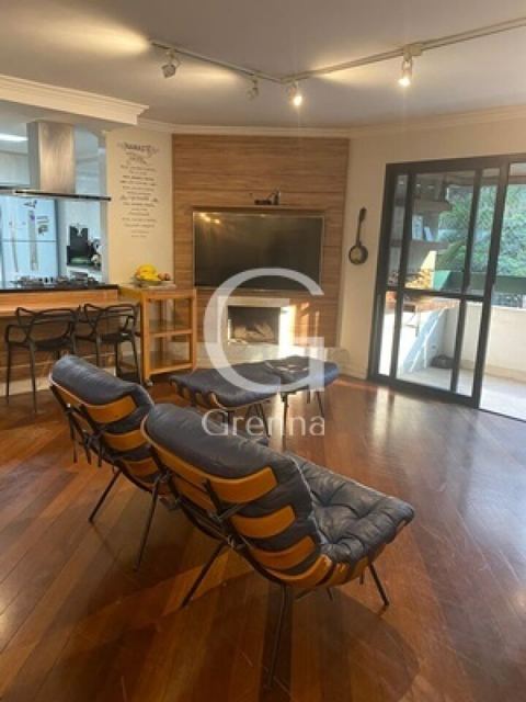 Apartamento à venda em Moema, 147 m²