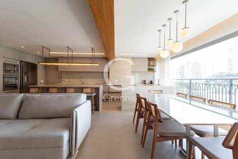Apartamento à venda em Moema, 153 m²