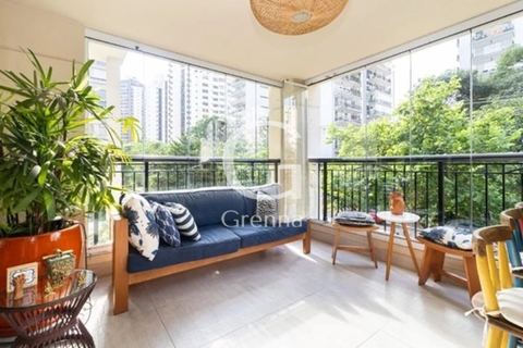 Apartamento à venda em Moema, 165 m²