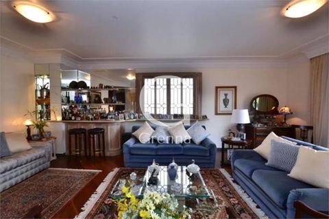 Apartamento à venda em Moema, 200 m²