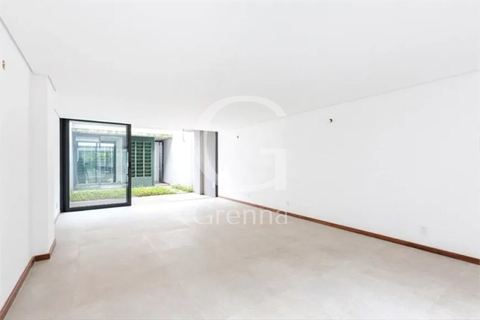 Sobrado à venda em Vila Madalena, 278 m²