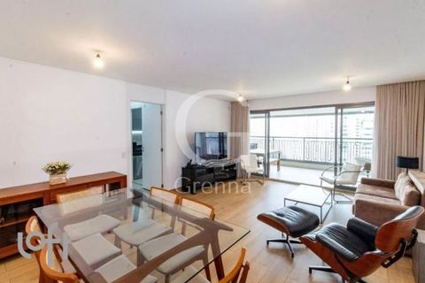 Apartamento à venda em Moema, 149 m²