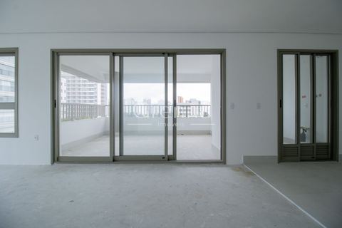 Apartamento à venda em Moema, 148 m²