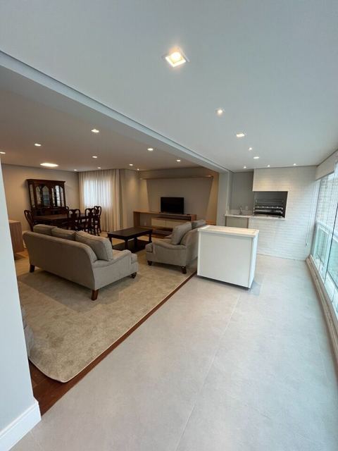 Apartamento à venda em Moema, 165 m²