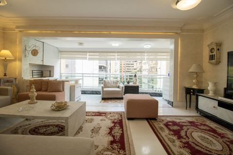 Apartamento à venda em Moema, 165 m²