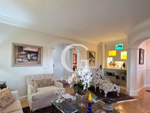 Apartamento à venda em Moema, 200 m²