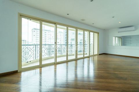 Apartamento à venda em Moema, 138 m²