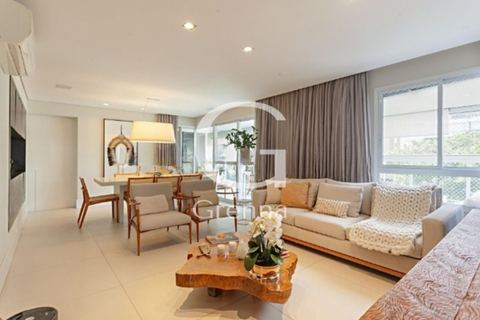 Apartamento à venda em Vila Olímpia, 220 m²