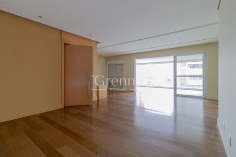 Apartamento à venda em Moema, 173 m²