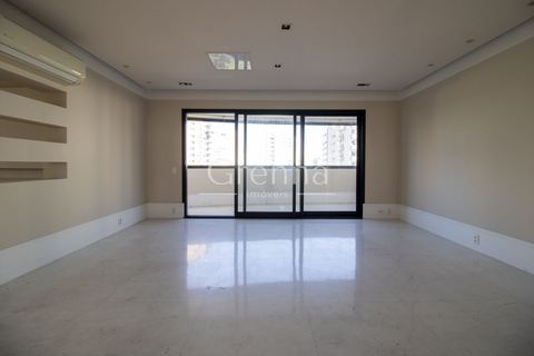 Apartamento à venda em Moema, 250 m²