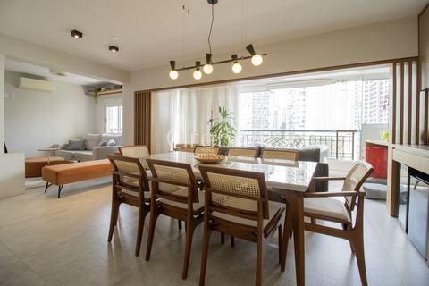 Apartamento à venda em Moema, 128 m²