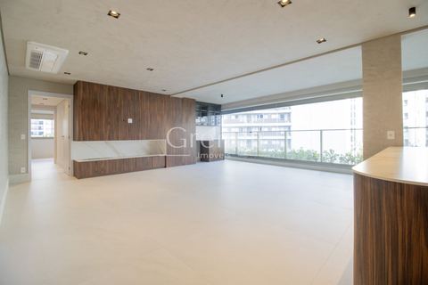 Apartamento à venda em Moema, 150 m²